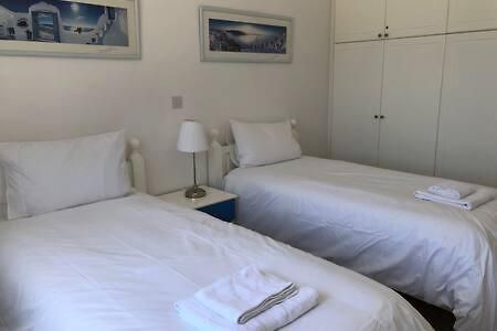 Kings Palace - Superb 2 Bed Ground Floor Apartment Пафос Екстериор снимка