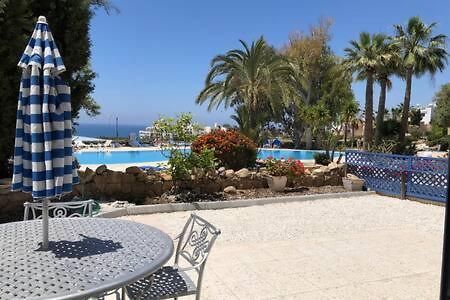 Kings Palace - Superb 2 Bed Ground Floor Apartment Пафос Екстериор снимка