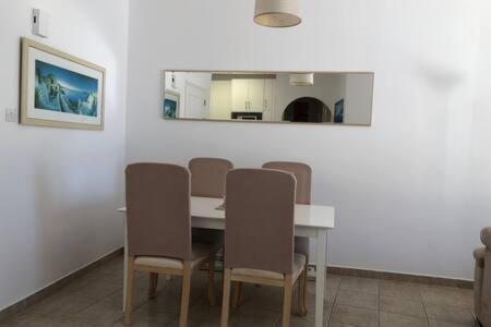 Kings Palace - Superb 2 Bed Ground Floor Apartment Пафос Екстериор снимка