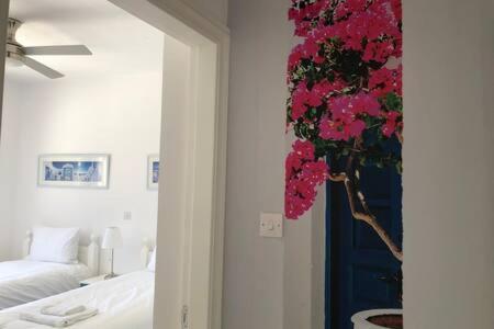 Kings Palace - Superb 2 Bed Ground Floor Apartment Пафос Екстериор снимка
