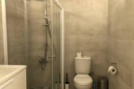 Kings Palace - Superb 2 Bed Ground Floor Apartment Пафос Екстериор снимка