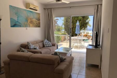 Kings Palace - Superb 2 Bed Ground Floor Apartment Пафос Екстериор снимка
