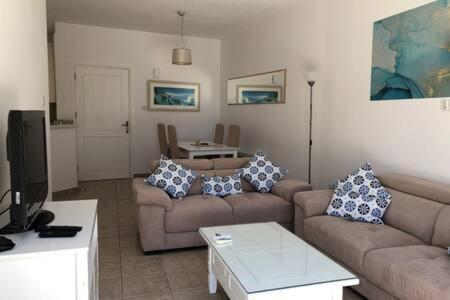 Kings Palace - Superb 2 Bed Ground Floor Apartment Пафос Екстериор снимка
