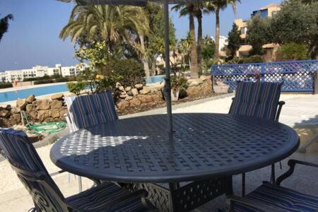 Kings Palace - Superb 2 Bed Ground Floor Apartment Пафос Екстериор снимка