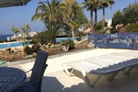 Kings Palace - Superb 2 Bed Ground Floor Apartment Пафос Екстериор снимка