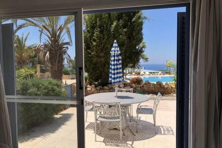 Kings Palace - Superb 2 Bed Ground Floor Apartment Пафос Екстериор снимка